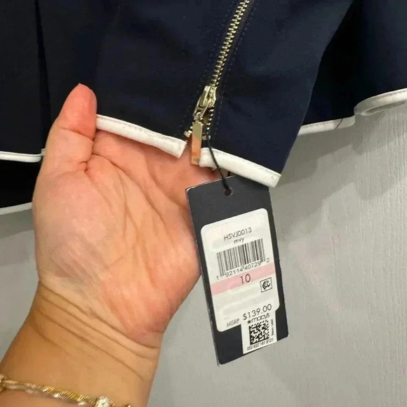 Tommy Hilfiger exquisite vest NWT. Ptp 18” shoulder to hem 23” - Picture 4 of 6